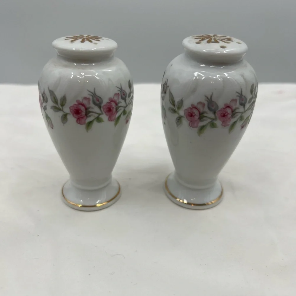 Japan Swirl China Pattern Vanity Salt and Pepper shakers